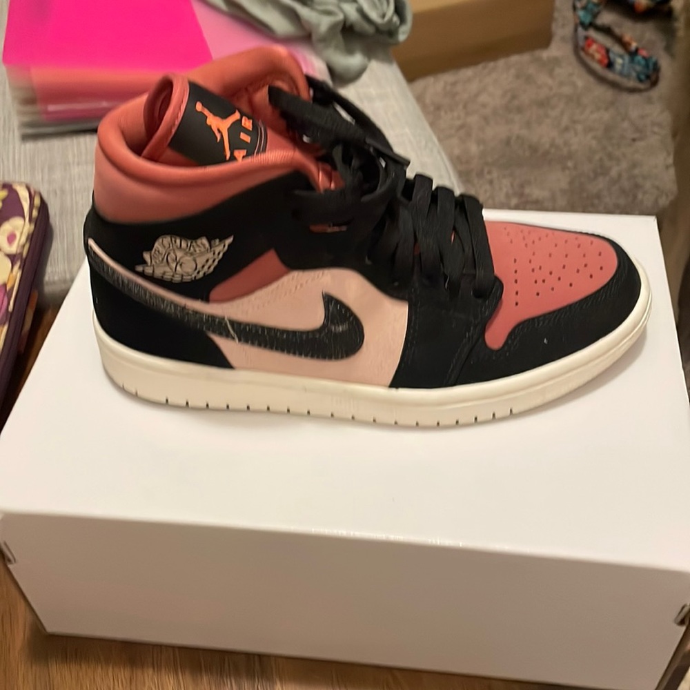 Particle beige/black air Jordan 1 mid